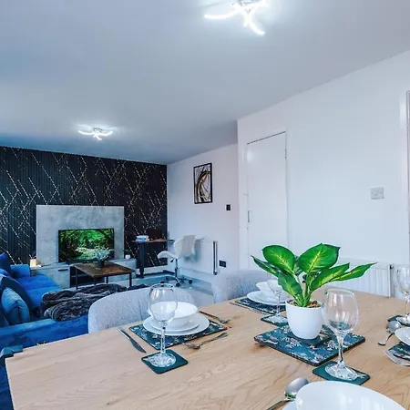 Pearl Reside - Sleeps 5, Free Parking & 5 Mins Centre Manchester