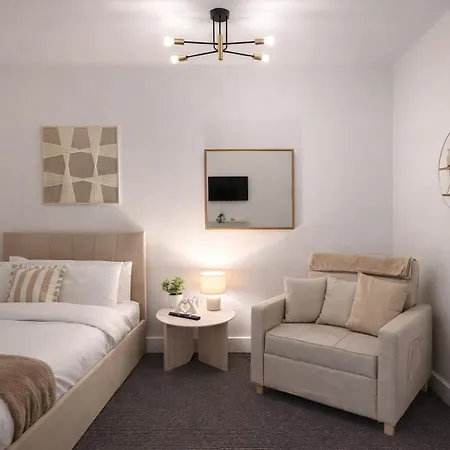 Boutique Mcr With Games Table, Sleeps 9 בית נופש מנצ'סטר