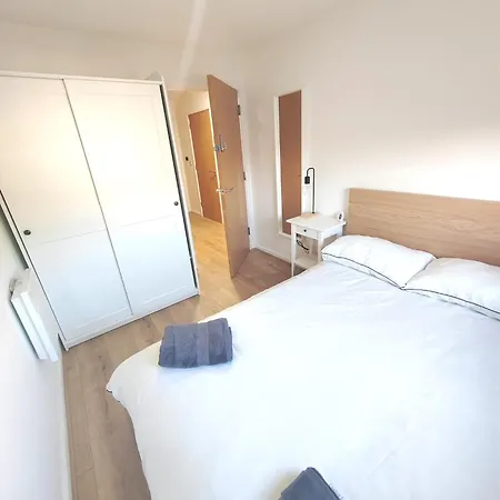 Homestay szállás New Private In Shared 2 Bed Flat Camp St *