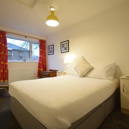 Cosy 2bdr House With Driveway Near מנצ'סטר