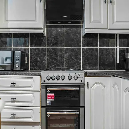 Guestready - Cozy 3-bedroom In Droylsden Manchester