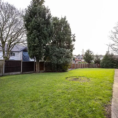 Σπίτι διακοπών Detached House In Prestwich Sleeps 10 With Parking *
