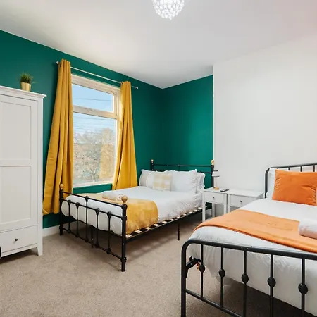 בית נופש Exotic 4bd, Etihad, Coop Arena - Tv In And Outdoor Dining מנצ'סטר