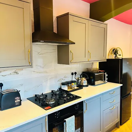 Getaway Bright & Spacious With Parking