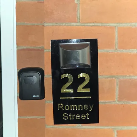 Дом отдыха Spacious 3Br Home With Free Parking Ideal For Business & Contractor Stays Sleeps Up To 6 *