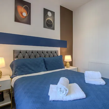 Modern & Spacious 4-bedroom Home, Family & Contractor Friendly, Casa vacanze Manchester
