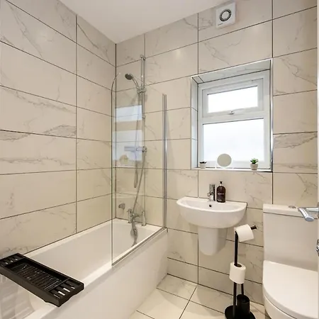 Spacious 4br Perfect For Groups & Contractors