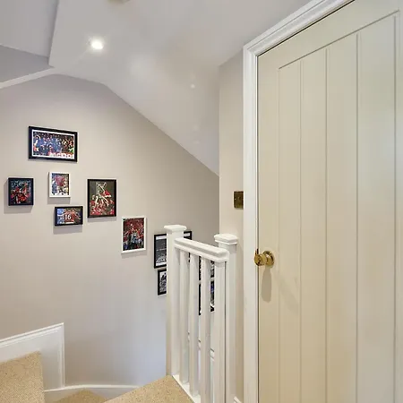 Stylish 4 Bed In Old Trafford Next To Mufc * Manchester