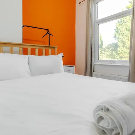 Exotic 4bd, Etihad, Coop Arena - Tv In And Outdoor Dining *