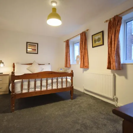 Cosy 2bdr House With Driveway Near מנצ'סטר