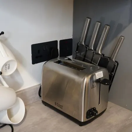 בית נופש Spacious 3-bedroom Near Centre With Parking