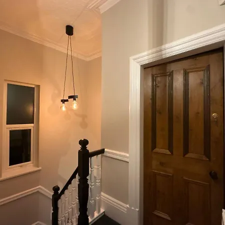 Large Luxury 4 Bedroom With Parking Nyaraló Manchester