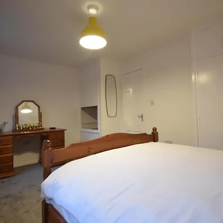 Cosy 2bdr House With Driveway Near *