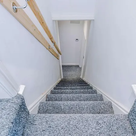 3 Bedroom Town House - Etihad Stadium - Free Parking Vakantiehuis Manchester