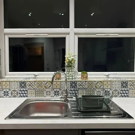 Nyaraló Large Luxury 4 Bedroom With Parking Manchester