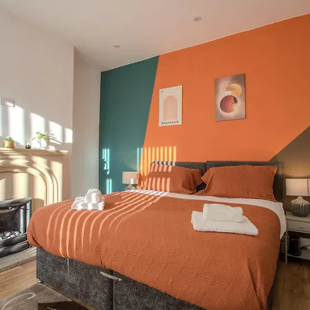 Casa vacanze Modern & Spacious 4-bedroom Home, Family & Contractor Friendly, Manchester