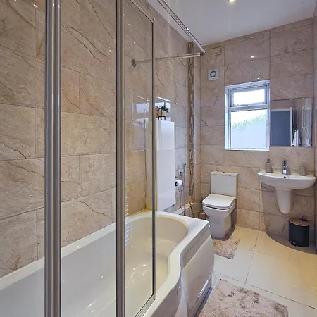 Massive And Stylish 5 Bed House - Sleeps 13 - Free Parking * מנצ'סטר