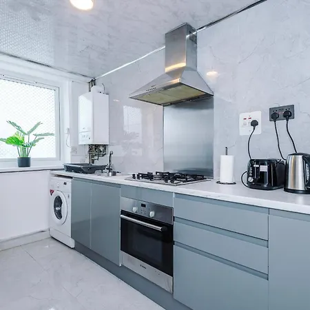 Pearl Reside - Sleeps 5, Free Parking & 5 Mins Centre *