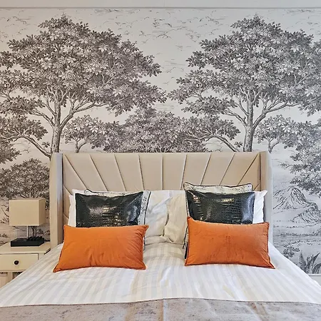 Massive And Stylish 5 Bed House - Sleeps 13 - Free Parking * מנצ'סטר