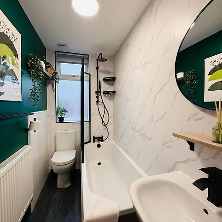 3br House Near Old Trafford With Games Sleeps 8 Manchester