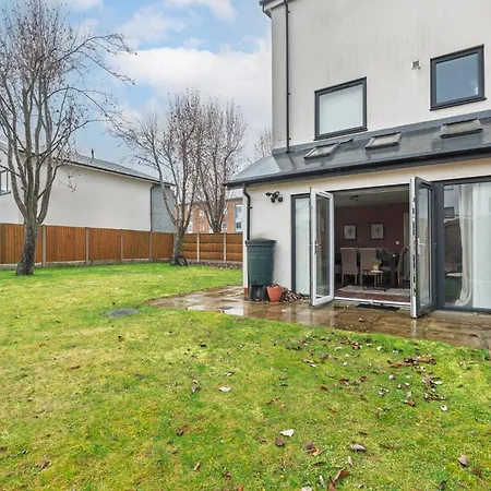 Holiday home E-haven - Etihad-coop Live-free Parking-pool Table *