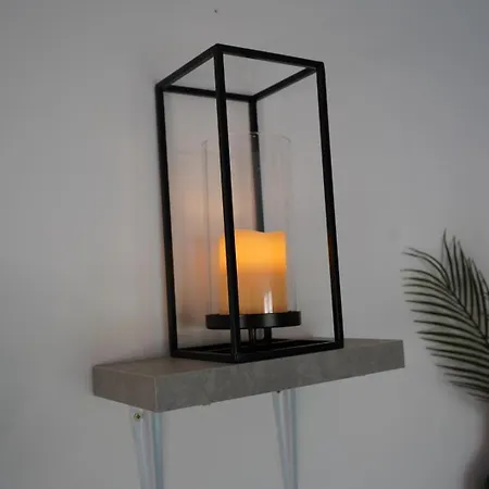 Spacious 3-bedroom Near Centre With Parking בית נופש