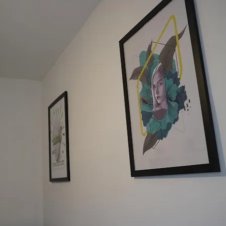 Spacious 3-bedroom Near Centre With Parking *