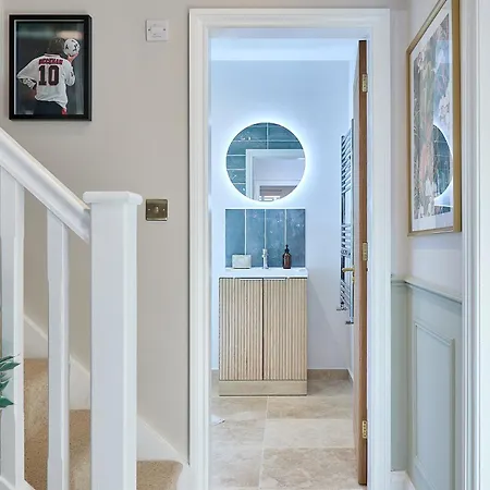 펜션 Stylish 4 Bed In Old Trafford Next To Mufc 맨체스터