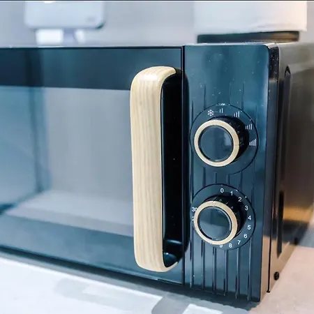 Modern 2-bed House Near Centre - Sleeps 6