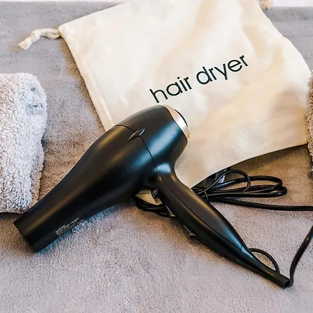 Stylish 2br House For 4 In With Parking Ferienhaus