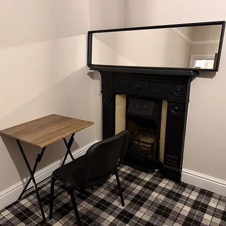 Large Luxury 4 Bedroom With Parking