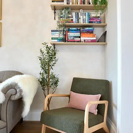 Stylish 4 Bed In Old Trafford Next To Mufc