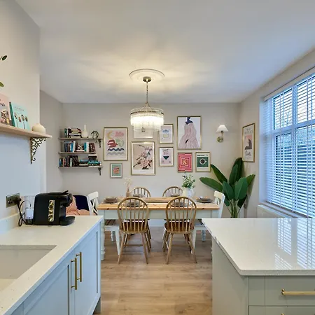 Stylish 4 Bed In Old Trafford Next To Mufc Hébergement de vacances *