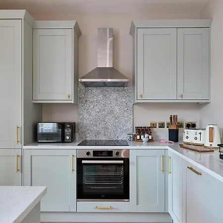 Stylish 4 Bed In Old Trafford Next To Mufc Feriehus *