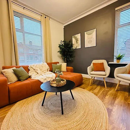 3br House Near Old Trafford With Games Sleeps 8 * Manchester