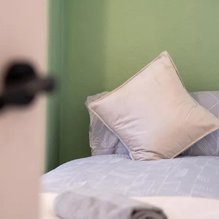 Premium Failsworth - Sleeps Up To 14!