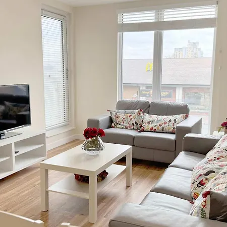 Апартаменты Modern 2-bed Living With Private Balcony Манчестер