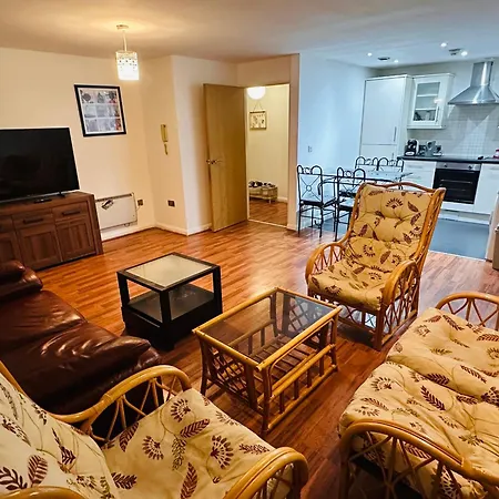 Entire 3 Bedroom In アパート *