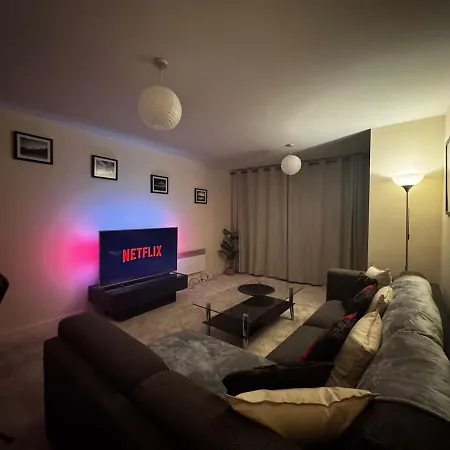 Apartament Cosy 2-bed Modern With Balcony Manchester