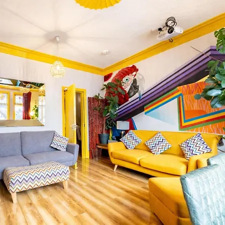 Vibrant 3 Bedroom Art Duplex Spacious & Unique דירה מנצ'סטר