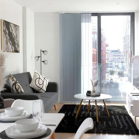 The Mount - Spacious - Local Attractions- Parking Manchester