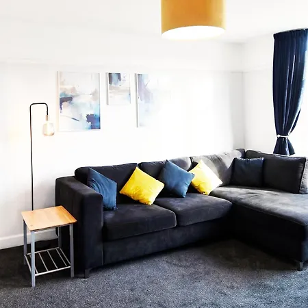 Apartment Renovated 3 Bed Near Airport And City, Free Parking Manchester