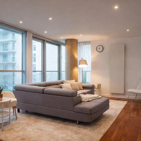 High-end Modern Two-bedroom Lejlighed *