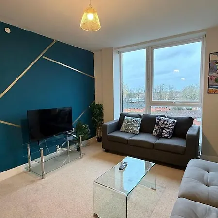 Luxury 5 Bed Centre Apartment