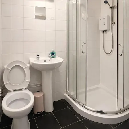 Cozy 1-bed Flat Ideal For Short & Long דירה *