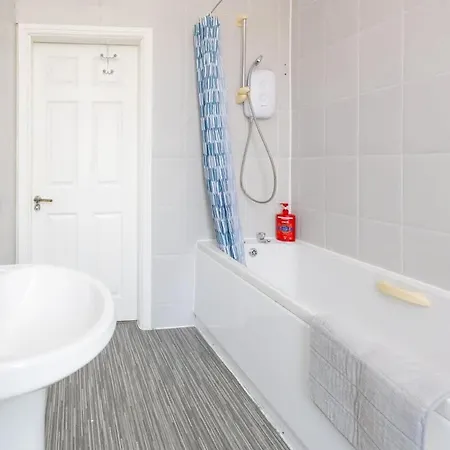 Daire Charming 2-bed In M16 *