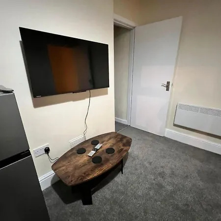 Cosy One-bedroom Ground Floor Flat In Eccles,