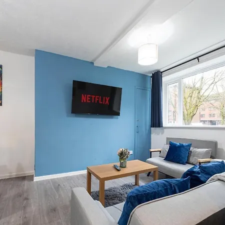 2 Bed Flat Centre - Sleeps 8 - Free Parking - Contractors & Long Offer - Wi-fi & Netflix - Workspace & Coffee Apartmán *