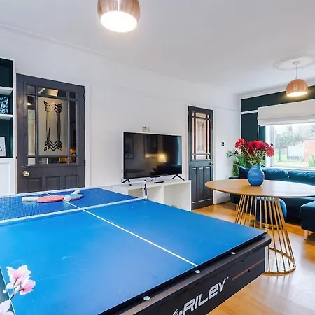 Stylish Home, Sleeps 7, Pool Table, Free Parking, Free Wi-fi, Full Kitchen, Perfect For Groups Apartamento Manchester