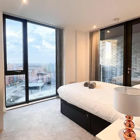 2bed 2bath Balcony Smart Tv 20mins To Airport Gym Manchester